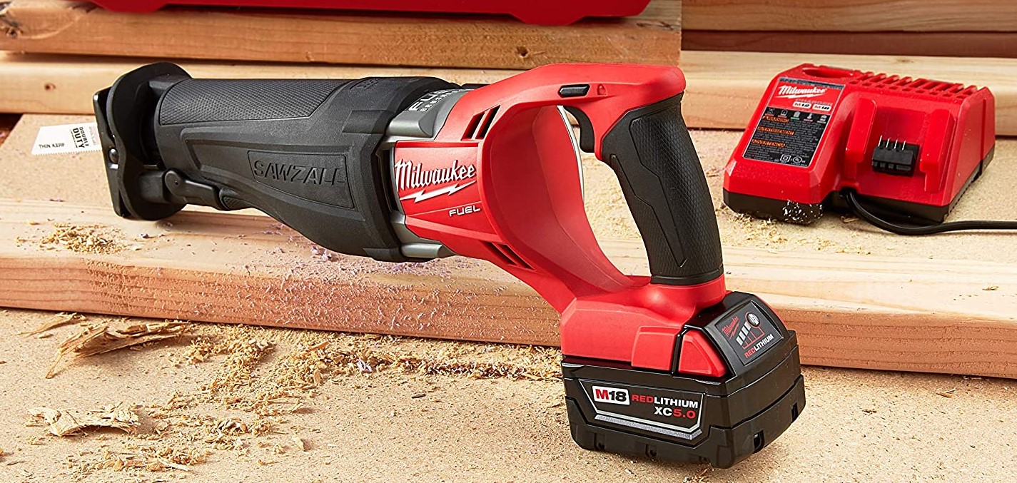 Milwaukee 2720-21 M18 Fuel Sawzall Reciprocating Saw Kit